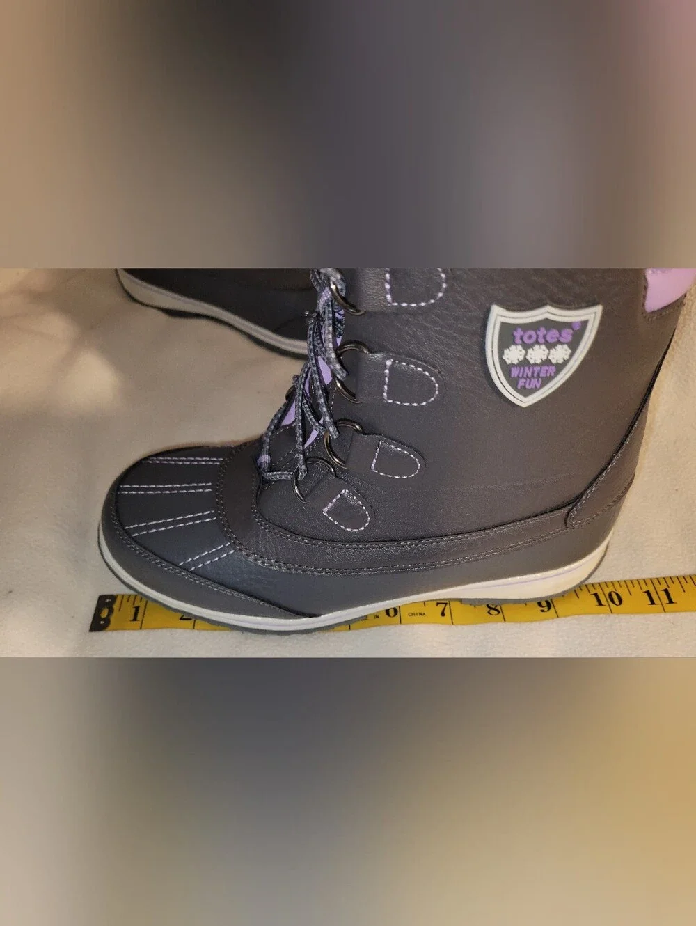 Totes Girls Size 5M Davina Grey Lavender Waterproof  Thinsulate Fleece Lining